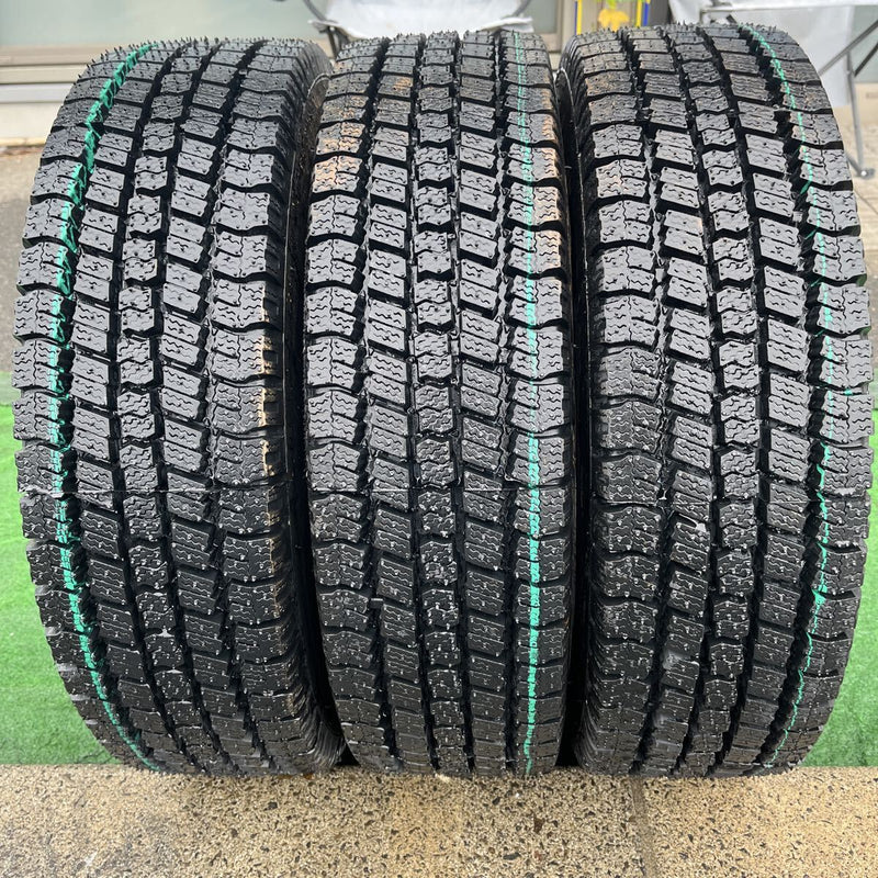 195/75R15 再生スタッドレスほぼ新品　M934 2本＋1本セット:12,000円