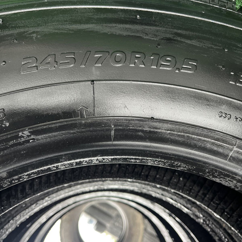 245/70R19.5 再生ミックスほぼ新品　M636 4本セット:43,000円
