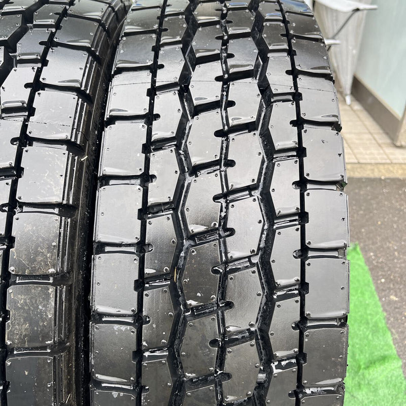 245/70R19.5 再生ミックスほぼ新品　M636 4本セット:43,000円