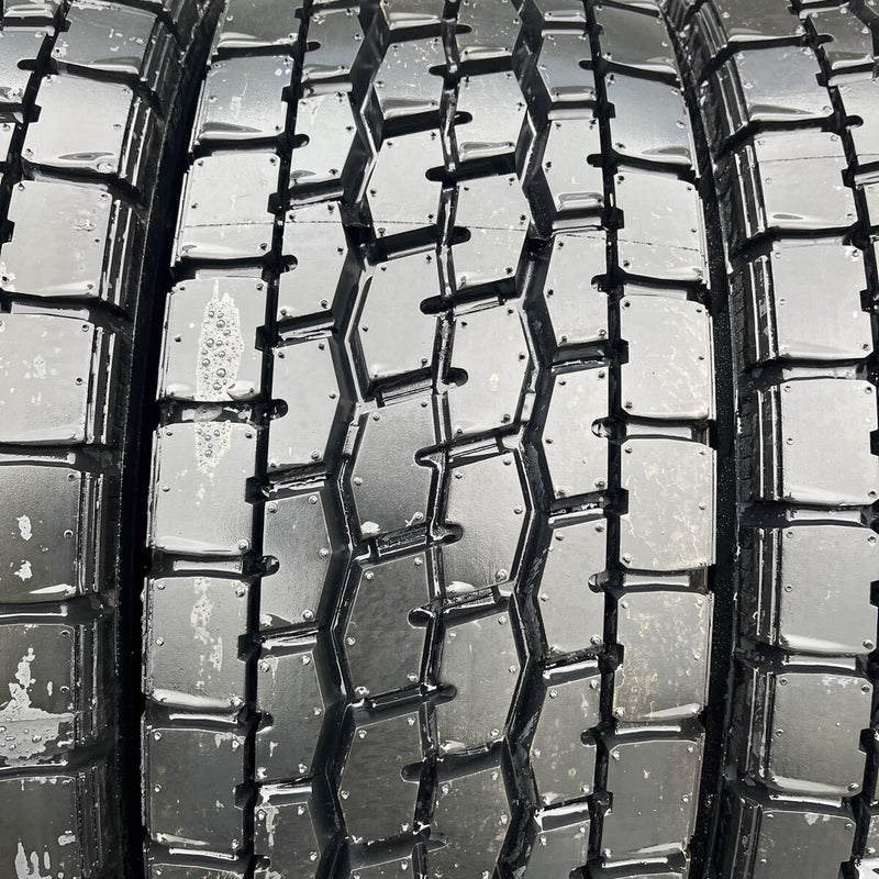 245/70R19.5 再生ミックスほぼ新品　M636 4本セット:43,000円