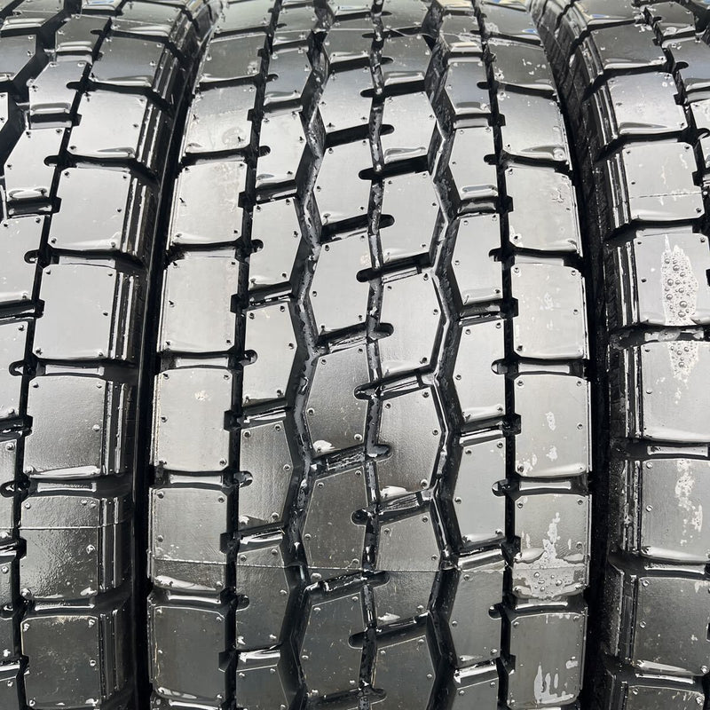 245/70R19.5 再生ミックスほぼ新品　M636 4本セット:43,000円