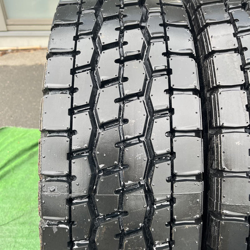 245/70R19.5 再生ミックスほぼ新品　M636 4本セット:43,000円