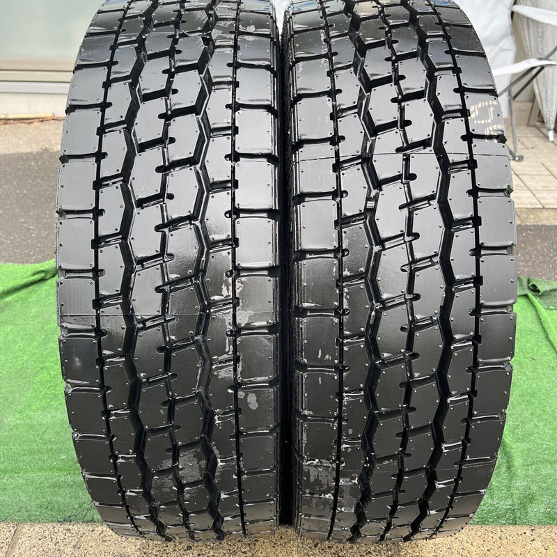 245/70R19.5 再生スタッドレスほぼ新品　M636 2本セット:21,000円