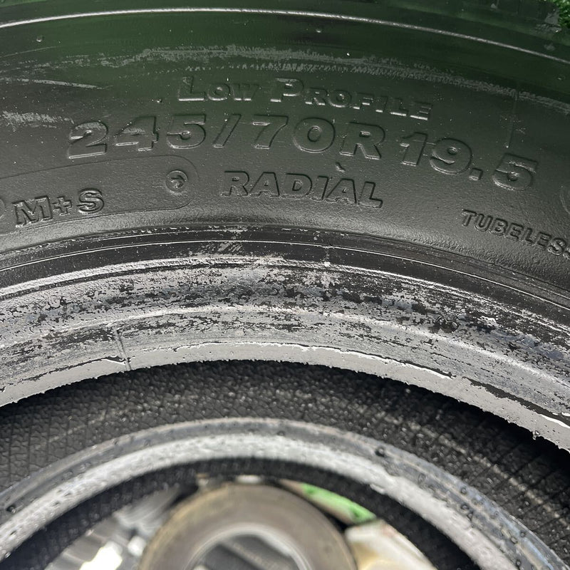245/70R19.5 再生スタッドレスほぼ新品　M636 2本セット:21,000円