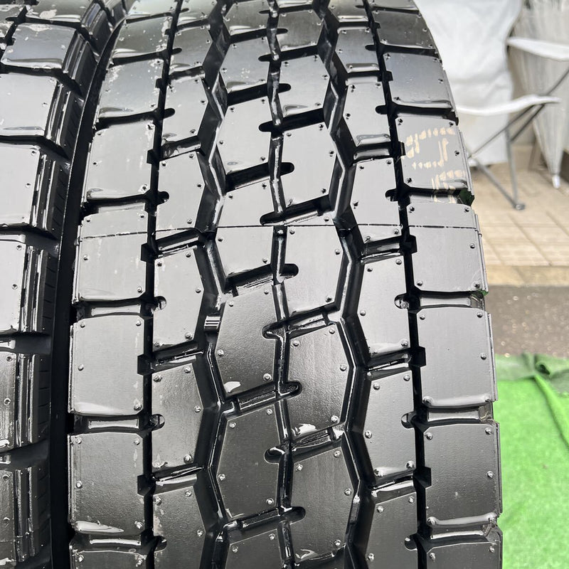 245/70R19.5 再生スタッドレスほぼ新品　M636 2本セット:21,000円