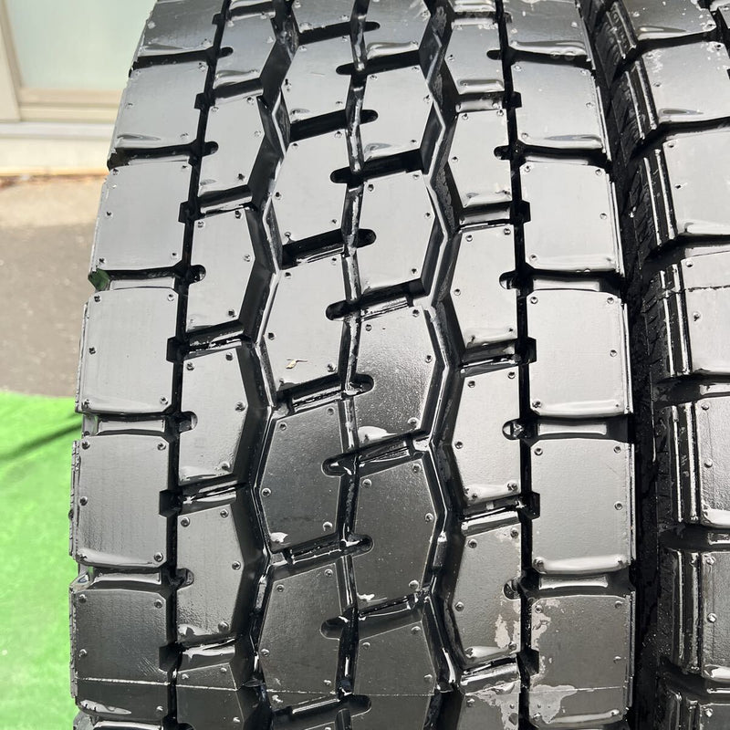 245/70R19.5 再生スタッドレスほぼ新品　M636 2本セット:21,000円