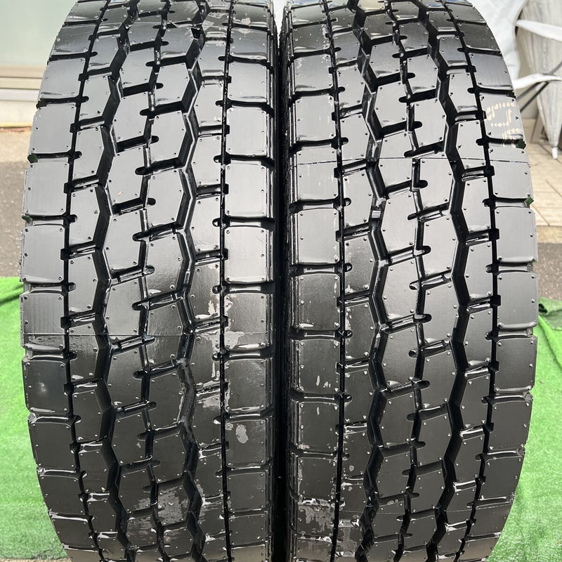 245/70R19.5 再生スタッドレスほぼ新品　M636 2本セット:21,000円