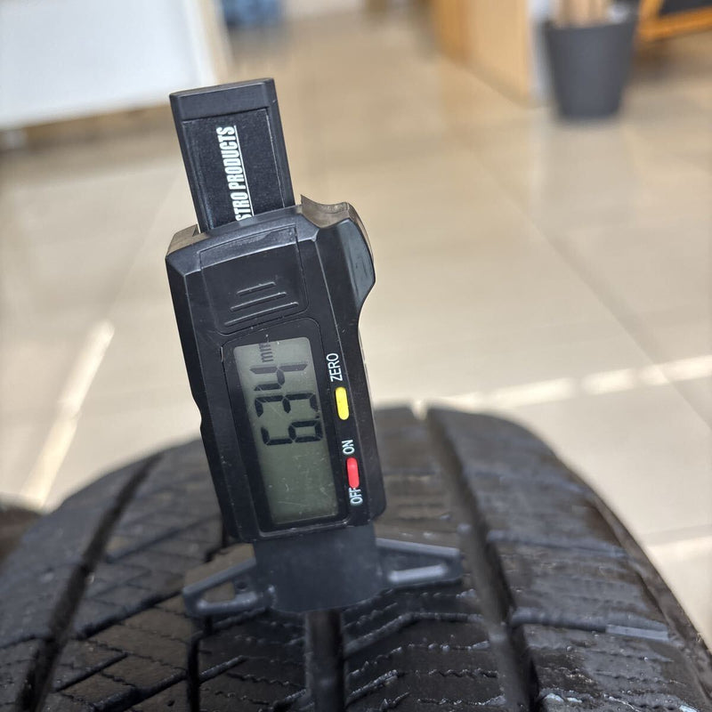 205/60R16 BRIDGESTONE VRX2 中古スタッドレスタイヤ２本セット　9,000円