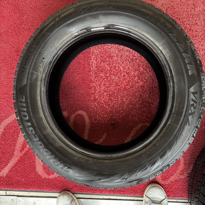 205/60R16 BRIDGESTONE VRX2 中古スタッドレスタイヤ２本セット　9,000円