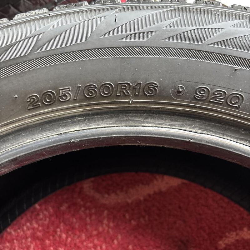 205/60R16 BRIDGESTONE VRX2 中古スタッドレスタイヤ２本セット　9,000円