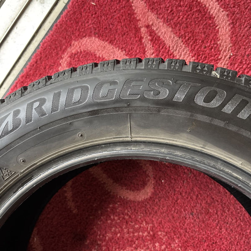 205/60R16 BRIDGESTONE VRX2 中古スタッドレスタイヤ２本セット　9,000円