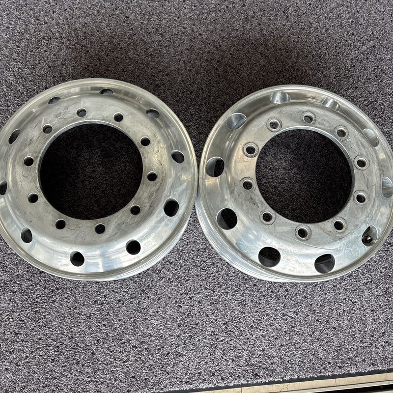 アルミホイール　22.5×8.25 10穴 (11R 22.5及び275/80R22.5などに使用) 　2本セット：35000円