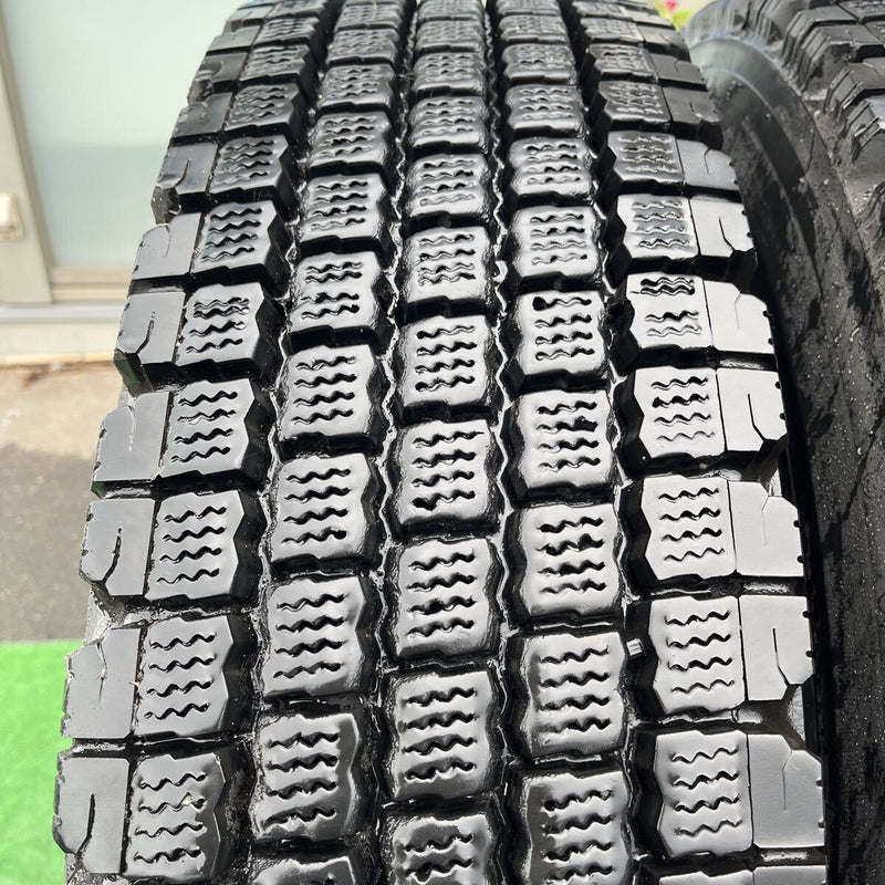 11R22.5 16PR 再生中古スタッドレス　W910 2＋1本セット:46,000円