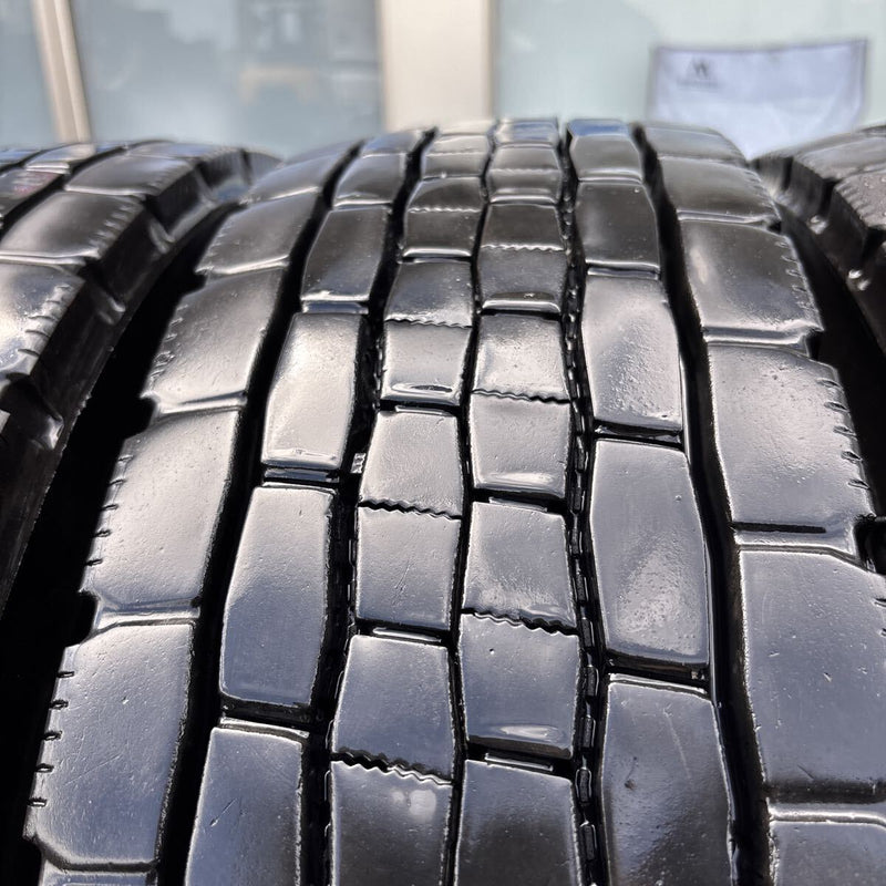 225/80R17.5 122/123L DUNLOP SP680 ミックスタイヤ6本セット:48000円