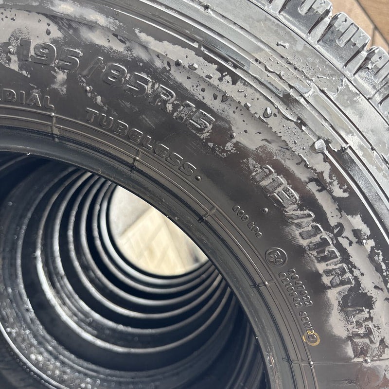 195/85R15 TOYO M935 中古スタッドレス　6本セット:30000円