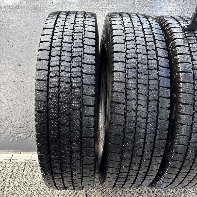195/85R16 TOYO M935 スタッドレス　4本セット:20000円