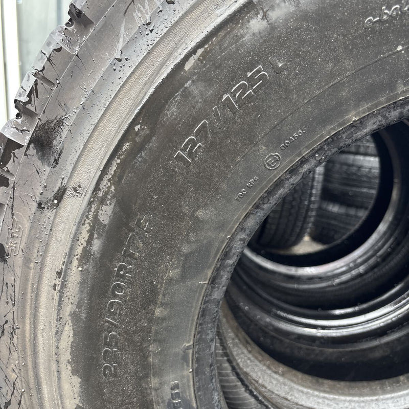 225/90R17.5 深溝 再生スタッドレスタイヤ 4本セット:24000円