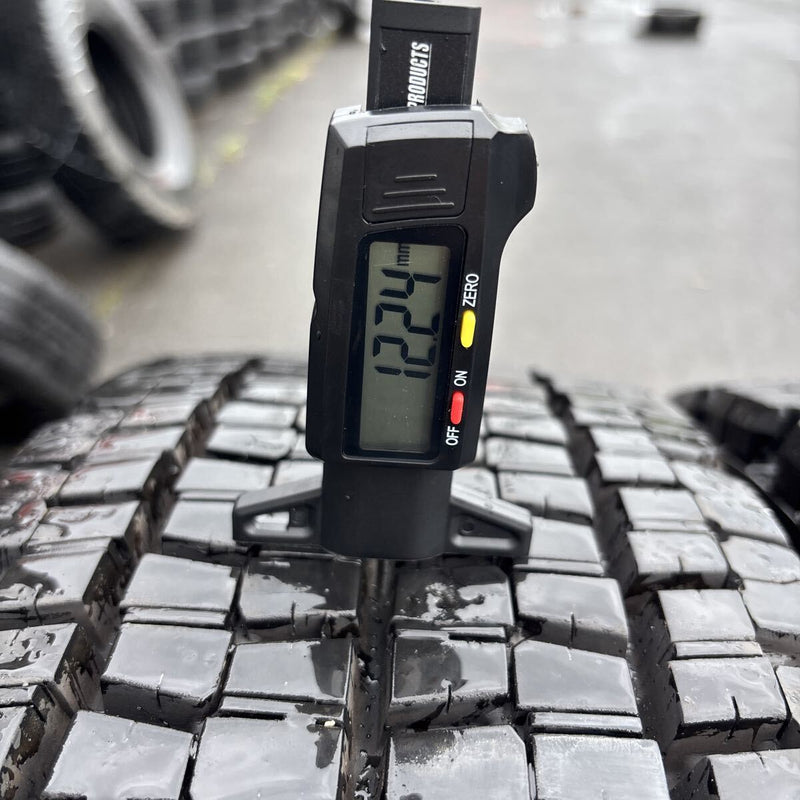 225/90R17.5 深溝 再生スタッドレスタイヤ 4本セット:24000円