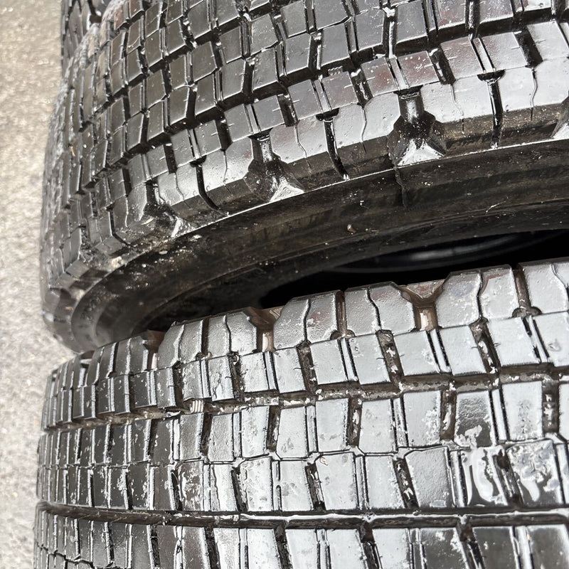 225/90R17.5 深溝 再生スタッドレスタイヤ 4本セット:24000円