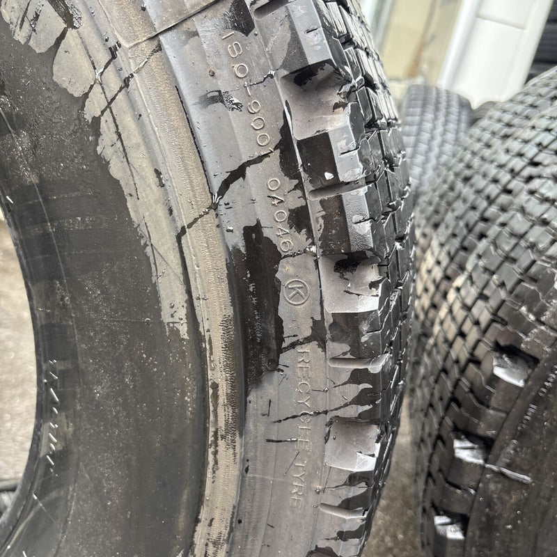 225/90R17.5 深溝 再生スタッドレスタイヤ 4本セット:24000円