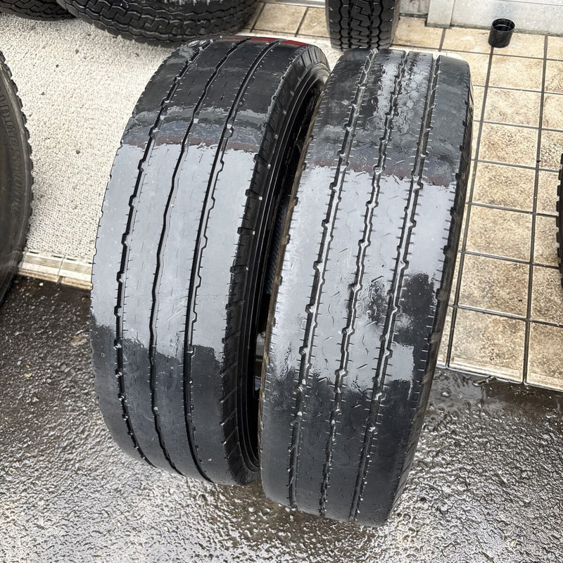 205/70R16 BS/YH 各1本ずつ 夏タイヤ 2本組:8000円