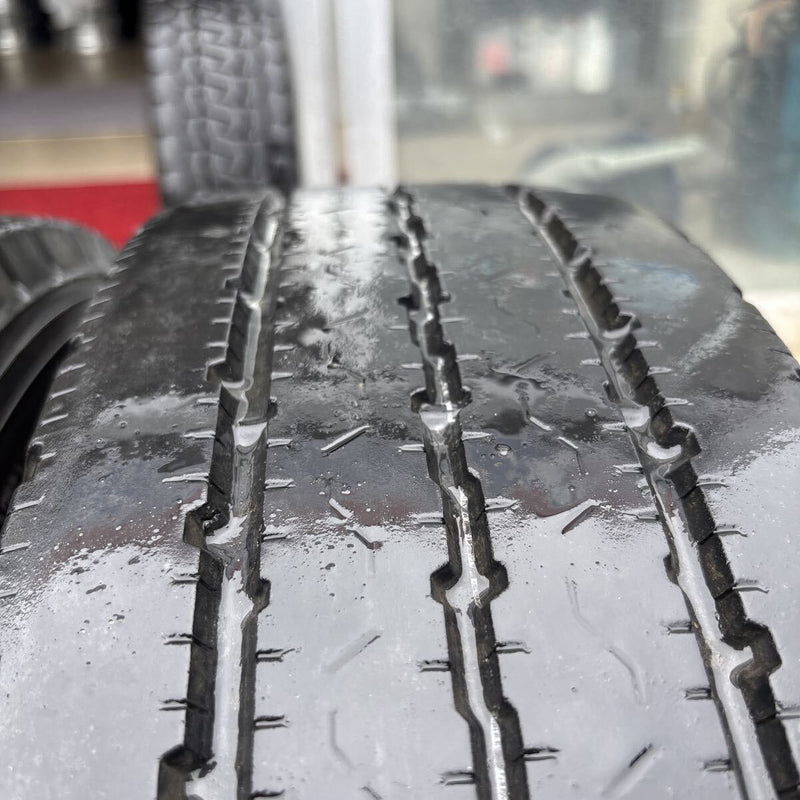 205/70R16 BS/YH 各1本ずつ 夏タイヤ 2本組:8000円