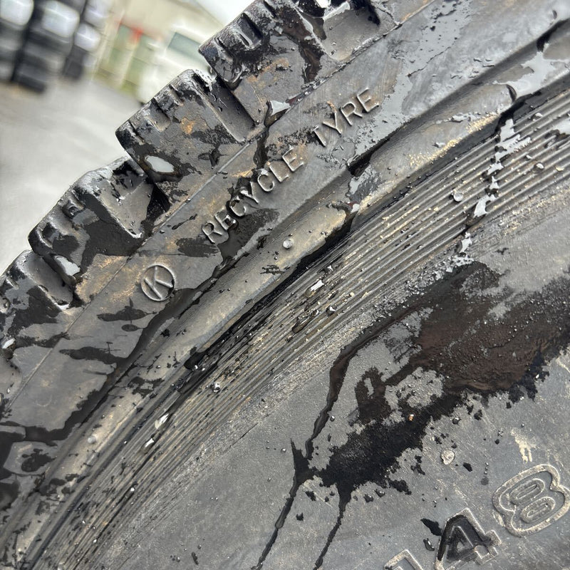 275/80R22.5 M929 再生スタッドレスタイヤ 8本セット:120000円