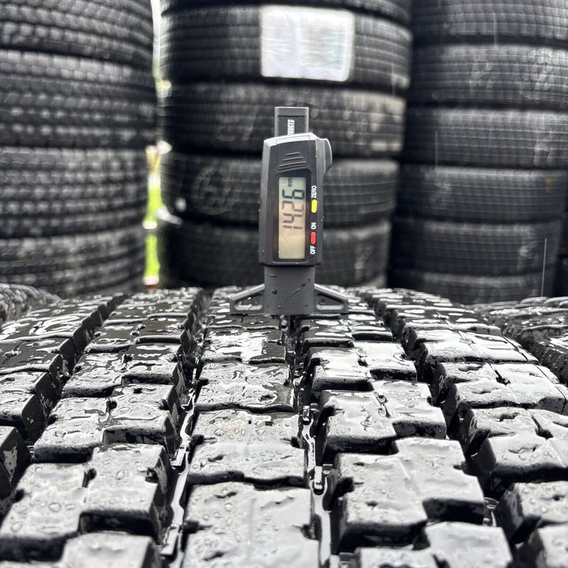 275/80R22.5 M929 再生スタッドレスタイヤ 8本セット:120000円