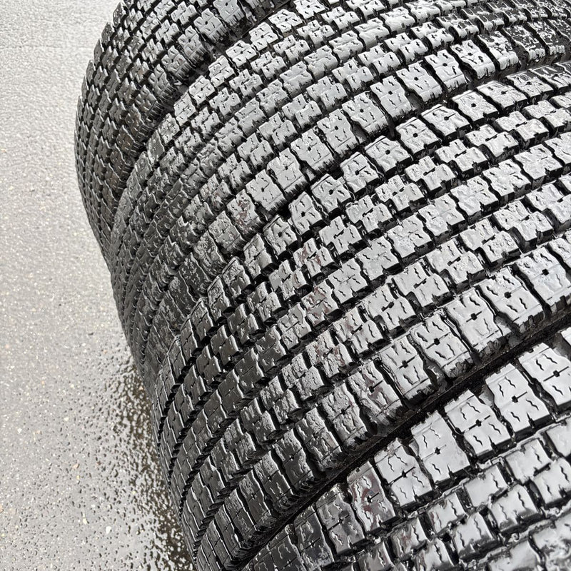 275/80R22.5 M929 再生スタッドレスタイヤ 8本セット:120000円