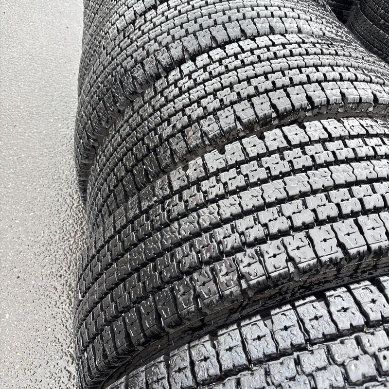 275/80R22.5 M929 再生スタッドレスタイヤ 8本セット:120000円