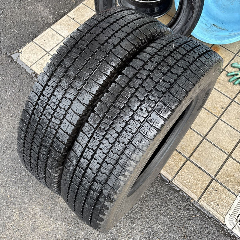 195/85R16 LT TOYO M935 スタッドレスタイヤ 2本:10000円