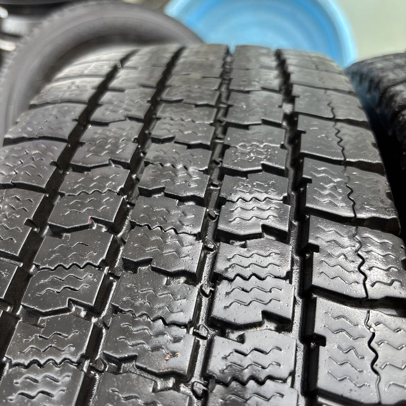 195/85R16 LT TOYO M935 スタッドレスタイヤ 2本:10000円