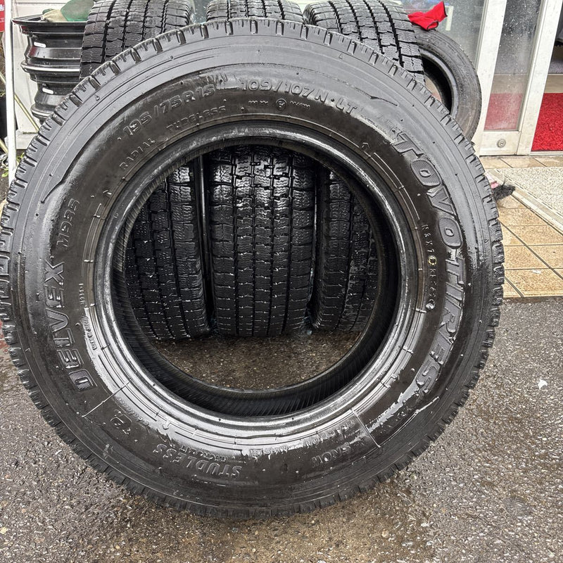 195/75R15 LT TOYO DELVEX M935 冬タイヤ 4本セット:18000円