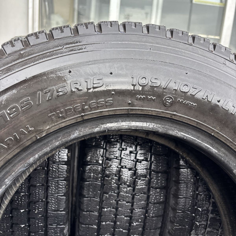 195/75R15 LT TOYO DELVEX M935 冬タイヤ 4本セット:18000円