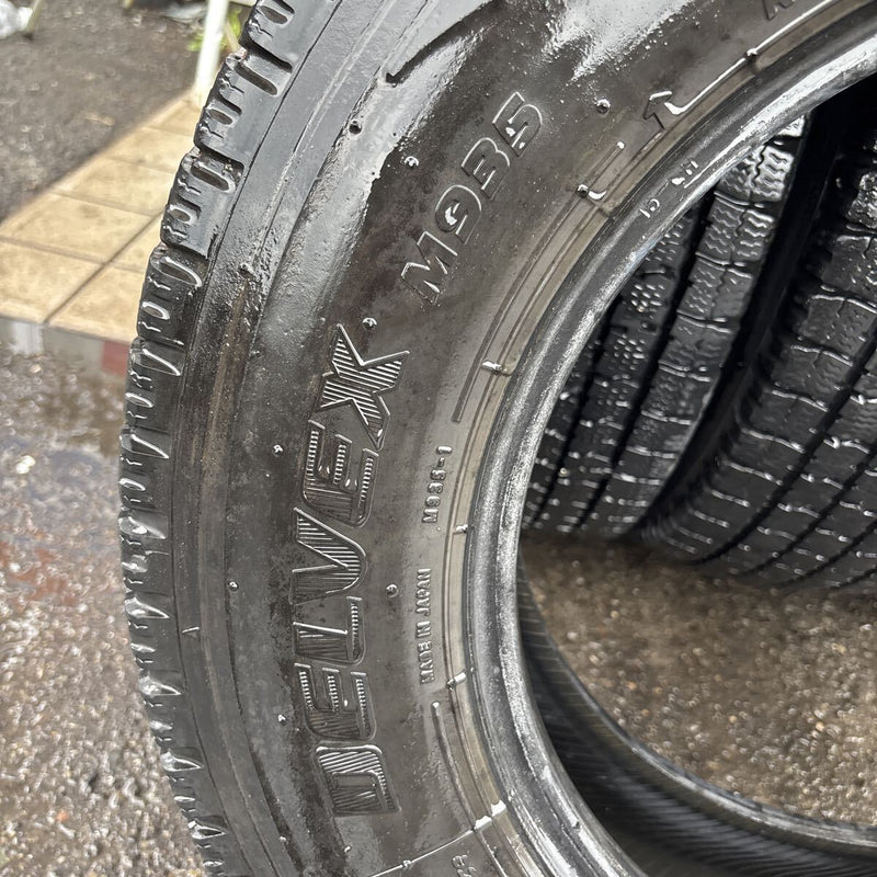 195/75R15 LT TOYO DELVEX M935 冬タイヤ 4本セット:18000円