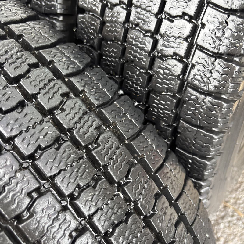 195/75R15 LT TOYO DELVEX M935 冬タイヤ 4本セット:18000円