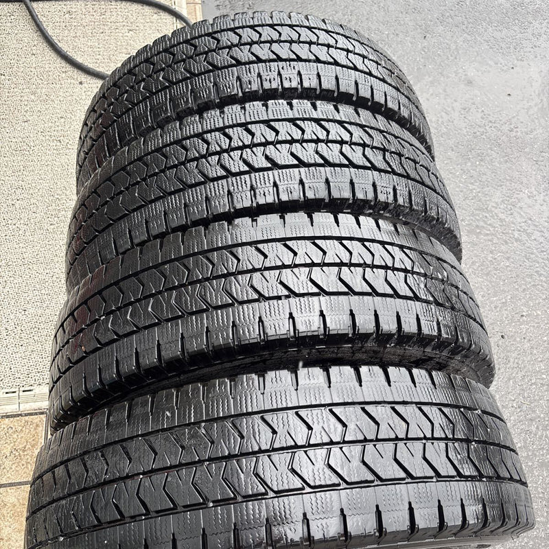 215/70R17.5 W989 ブリヂストン 2024年製 スタッドレスタイヤ 6本:42000円