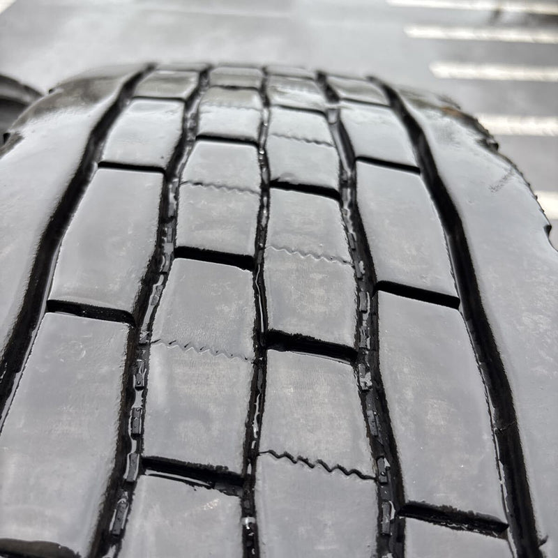 11R22.5 16PR. DUNLOP. SP680. 激安美品　2024年製　2本セット:30000円