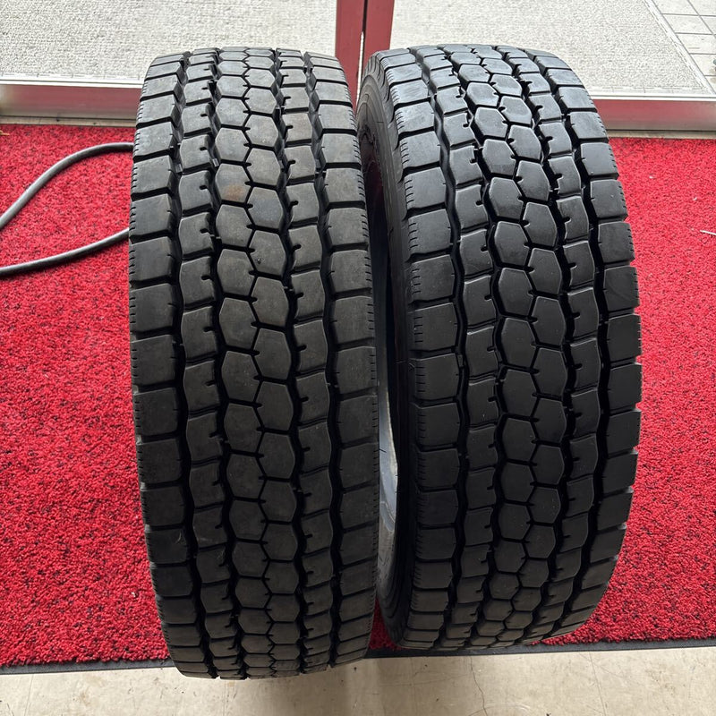 245/70R19.5 ブリヂストン M888 美品 MIXタイヤ2本セット:46000円