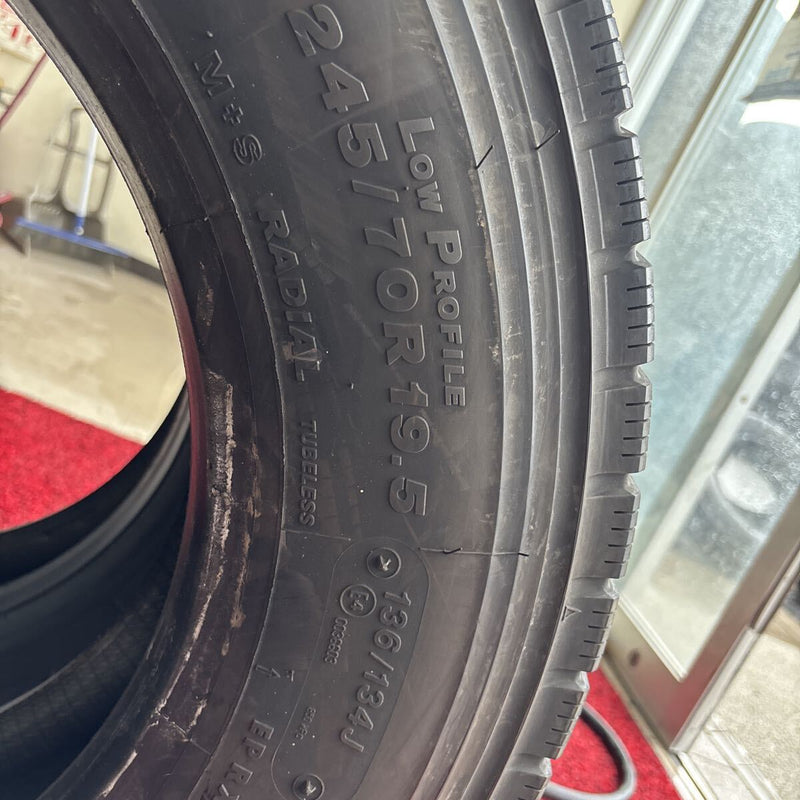 245/70R19.5 ブリヂストン M888 美品 MIXタイヤ2本セット:46000円