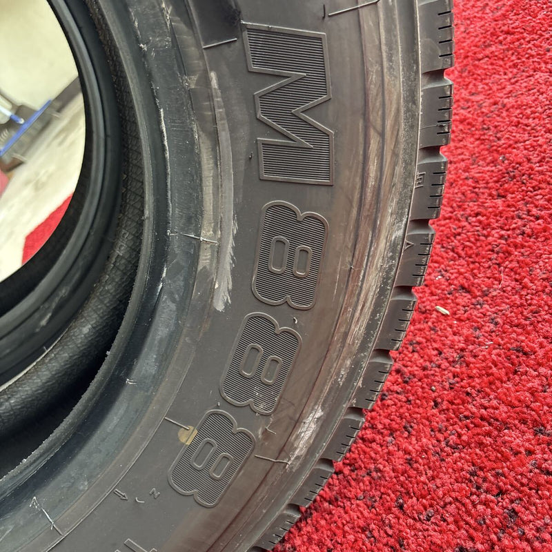 245/70R19.5 ブリヂストン M888 美品 MIXタイヤ2本セット:46000円