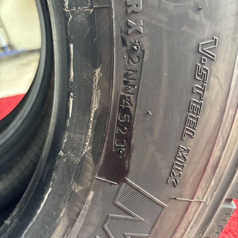 245/70R19.5 ブリヂストン M888 美品 MIXタイヤ2本セット:46000円