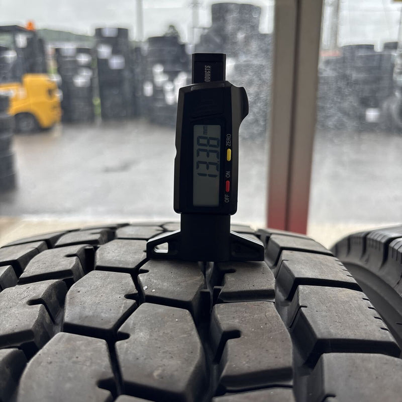 245/70R19.5 ブリヂストン M888 美品 MIXタイヤ2本セット:46000円