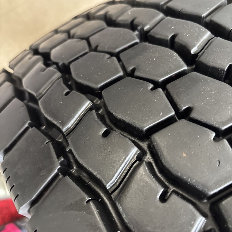 245/70R19.5 ブリヂストン M888 美品 MIXタイヤ2本セット:46000円