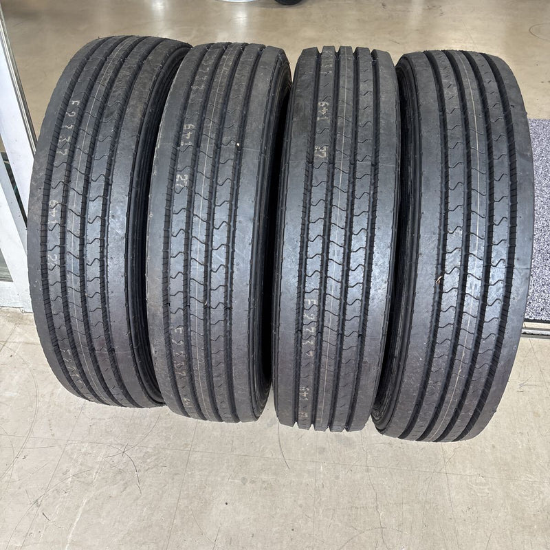 8.25R16 LT ヨコハマ RY237 たて溝 ほぼ新品 4本セット:44000円