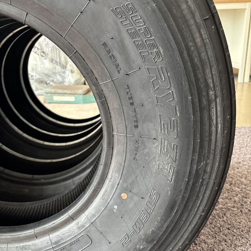8.25R16 LT ヨコハマ RY237 たて溝 ほぼ新品 4本セット:44000円