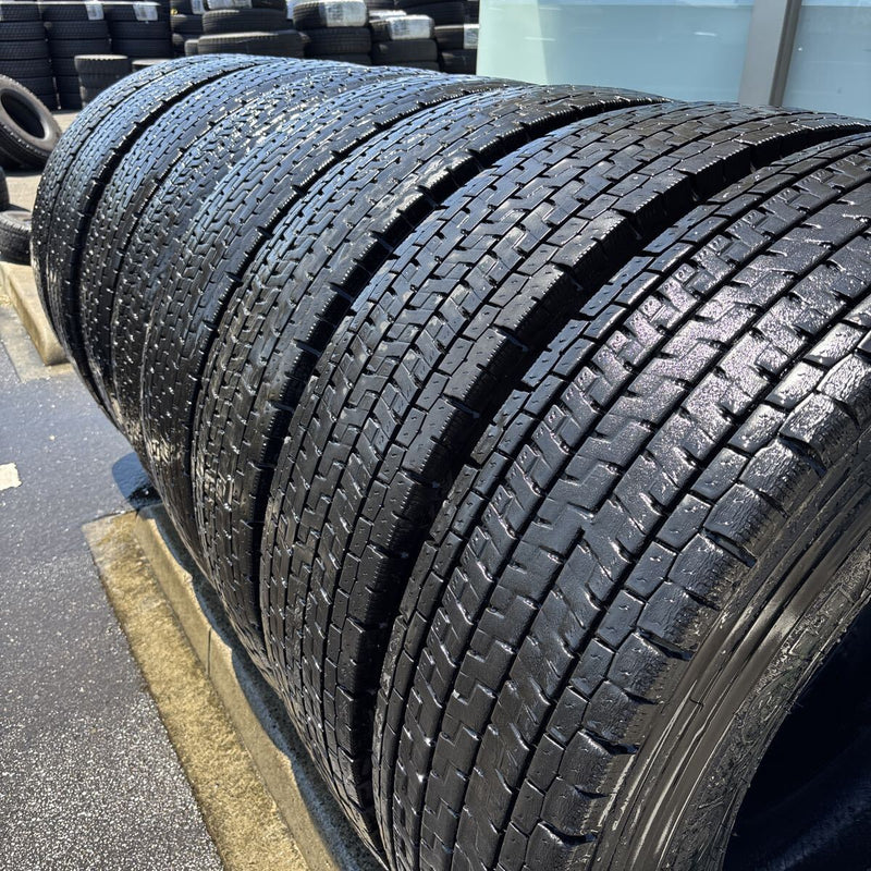 11R22.5 . 16PR ヨコハマ　地山タイヤ　激安美品　2021年製UP 8本セット：97000円