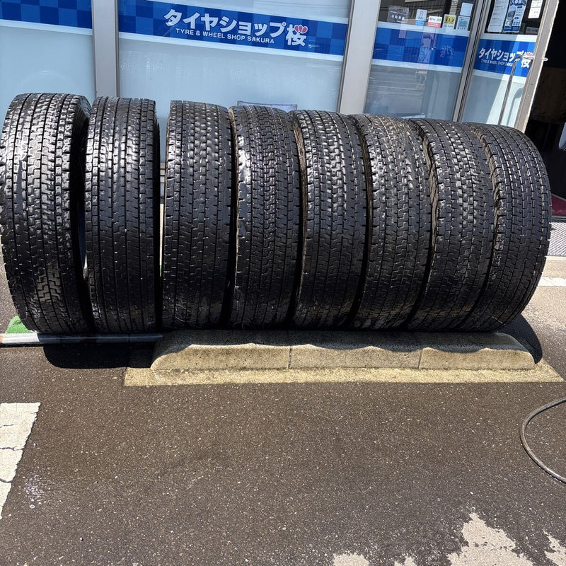 11R22.5 . 16PR ヨコハマ　地山タイヤ　激安美品　2021年製UP 8本セット：97000円