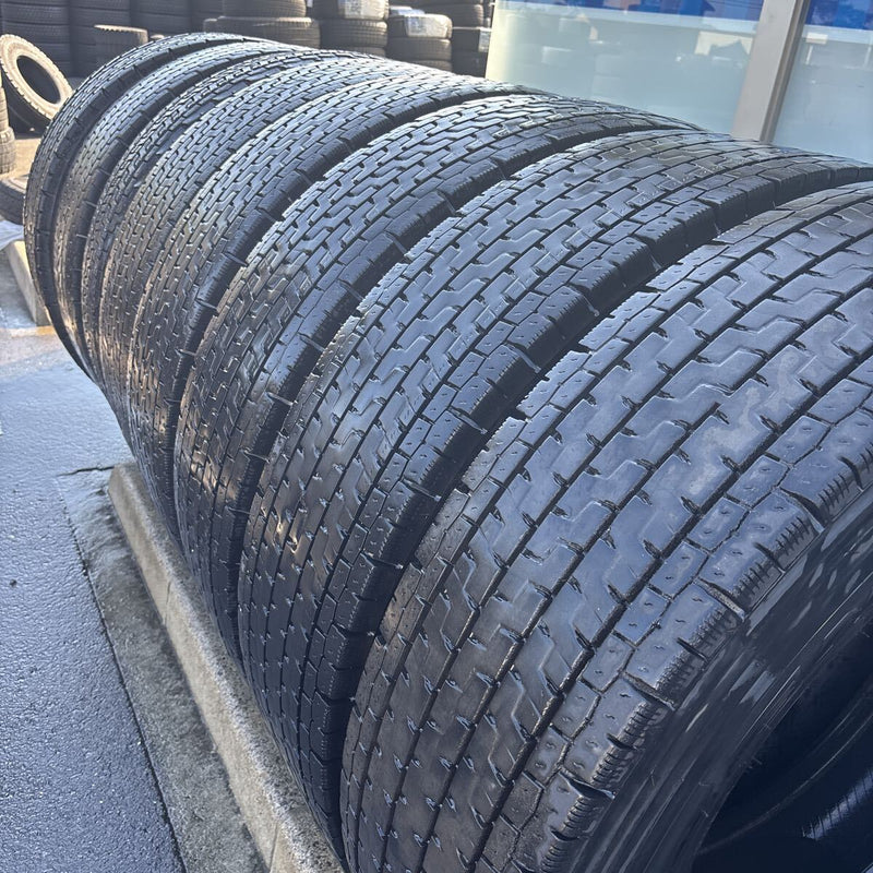 11R22.5 、ヨコハマ　16PR 中古地山　激安美品　8本セット：95000円