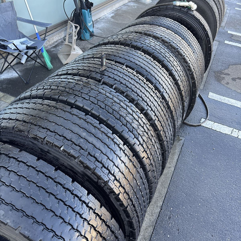 11R22.5 YOKOHAM 16PR 中古地山　激安美品　2021〜2023年製　8本セット：96000円